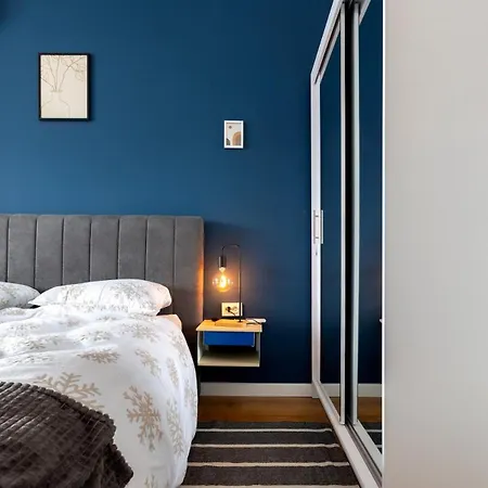 Modern 1 Bedroom By The Gondola