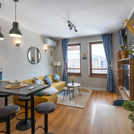 Modern 1 Bedroom By The Gondola Apartment